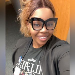 Meet your Posher, Symmone